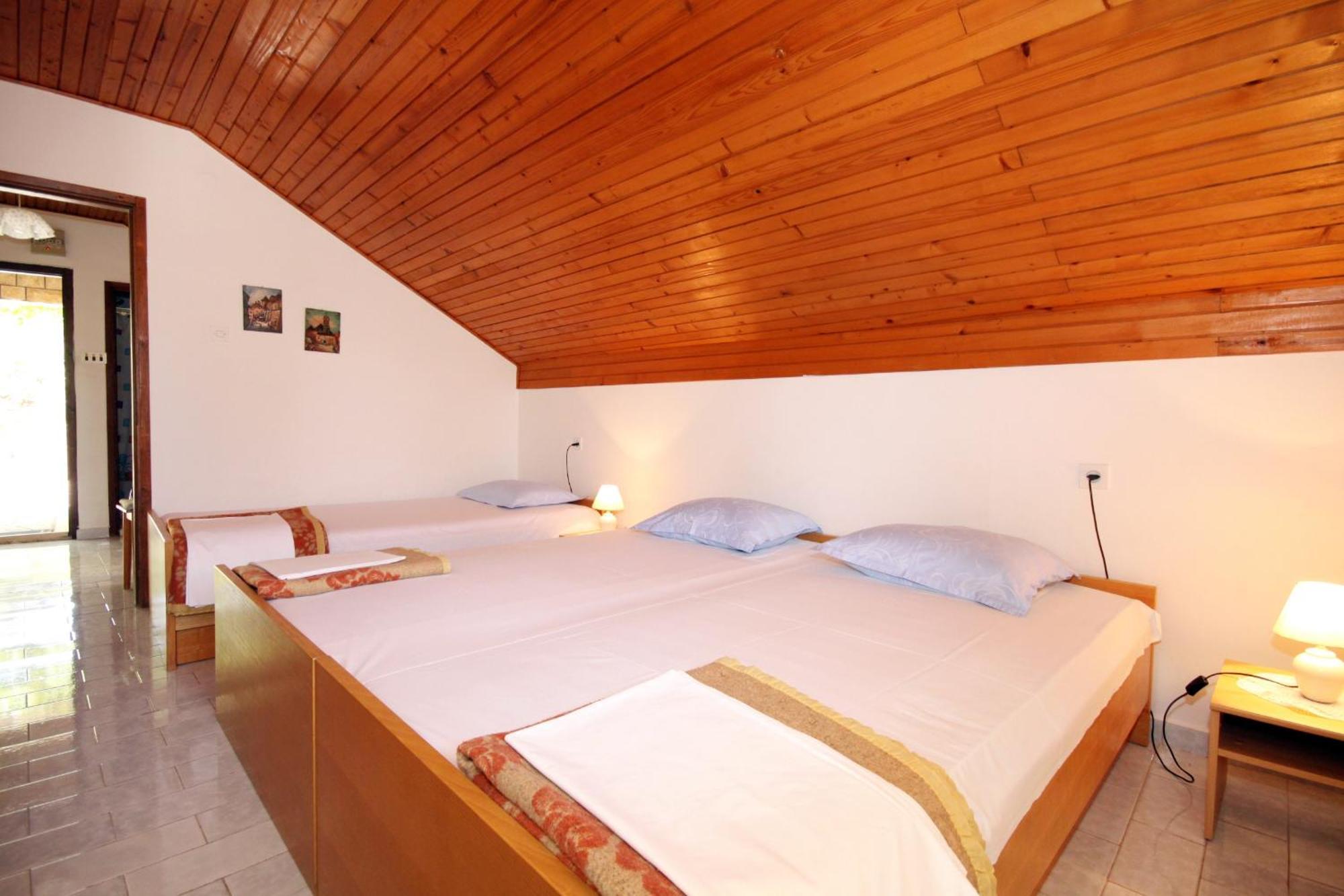 Apartments By The Sea Basina, Hvar - 542 Vrbanj Kamer foto